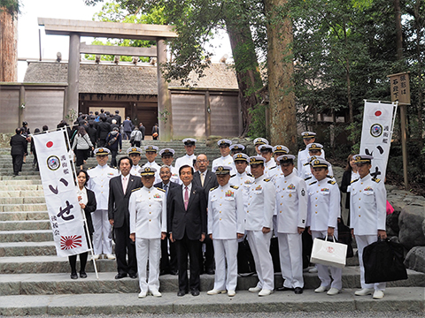 護衛艦いせ乗員と後援会が神宮参拝を行った