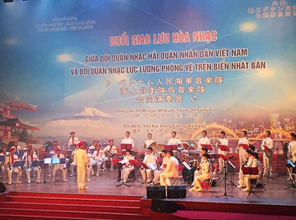 ダナン市で行われた呉音楽隊とベトナム人民海軍音楽隊の合同演奏