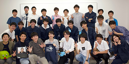 「大阪府立大学小型宇宙機システム研究センター（ＳＳＳＲＣ）のメンバーら」