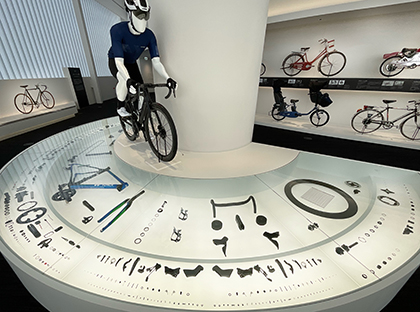 自転車の全ての部品をわかりやすく解説する展示