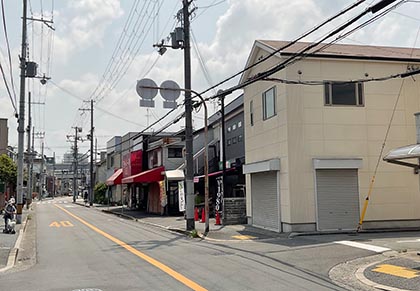 現在の東湊駅東通り
昭和40年代より店が少なくなり住宅と変わりつつあった