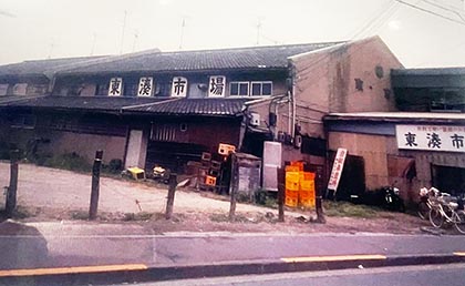 ありし日の東湊市場
正面入り口からのものでないのが残念