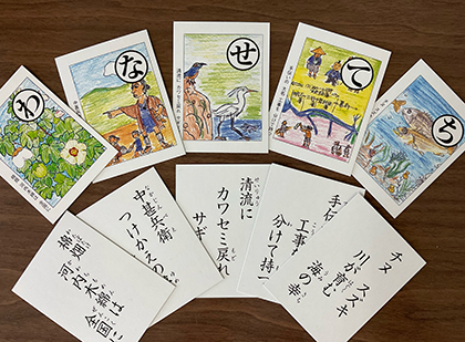 小学生が描く独自の大和川と、奥深い解釈を記す読み札