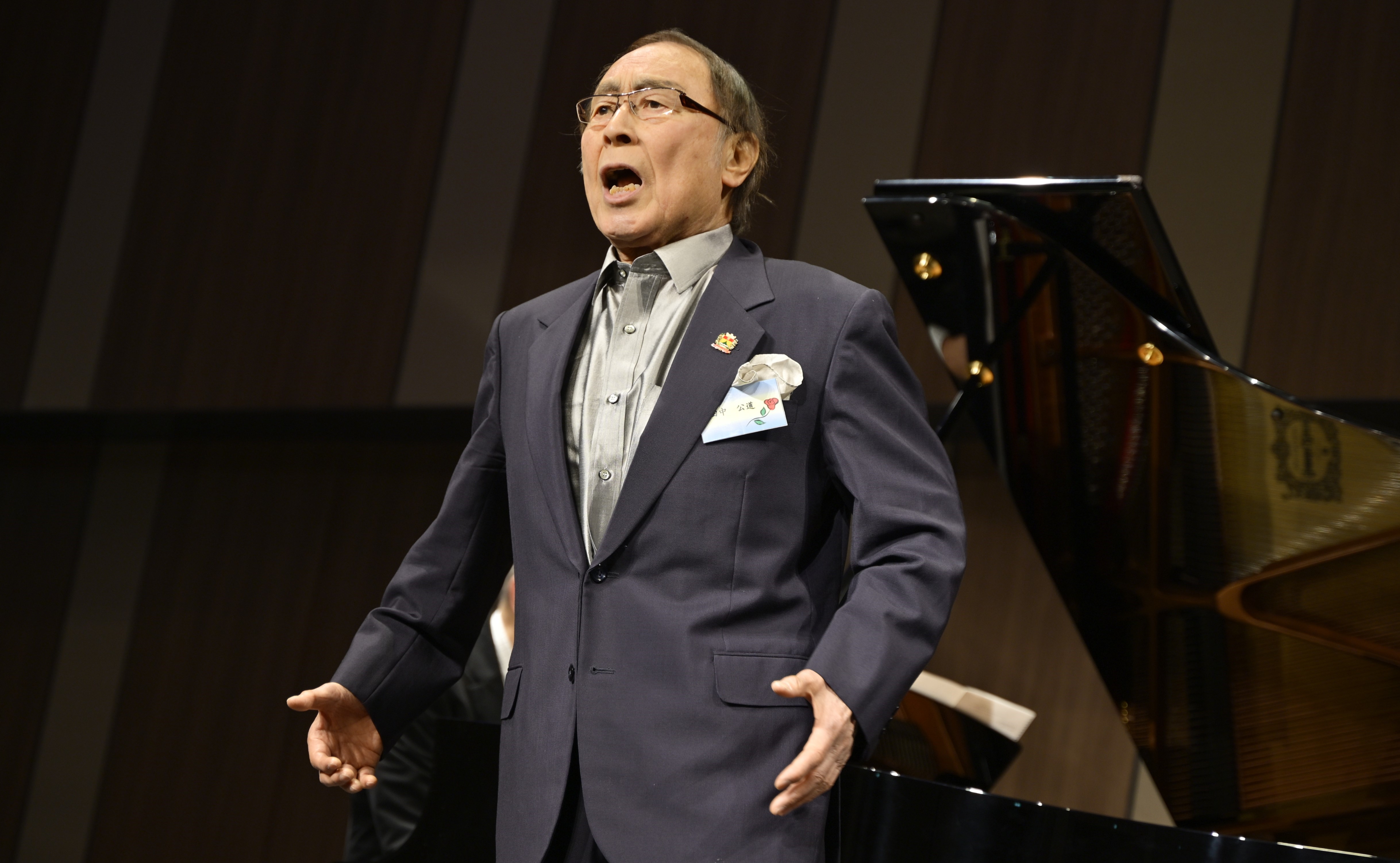 生涯現役 心に響くテノールを聞かせる